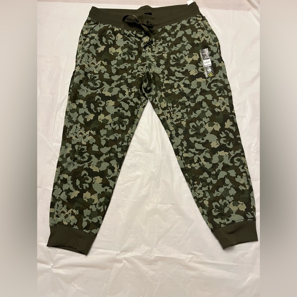 Kids/ NWTG/ Boys 16-18 sweatpants/ camo